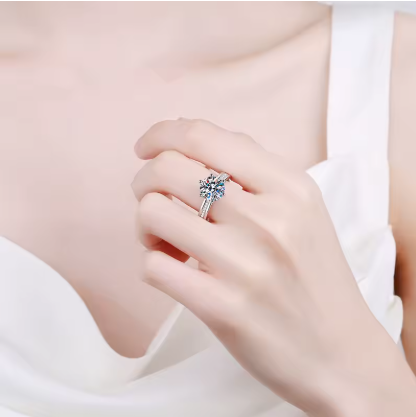 Elenor - 18K White Gold VVS1 D Colour 3 Carat Moissanite Ring