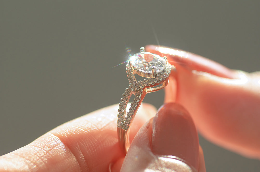 Diamond vs Moissanite - Explore the Tiny Differences